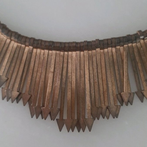 Necklace with arrows used