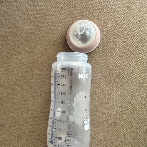 Baby bottles like new condition, set of 2