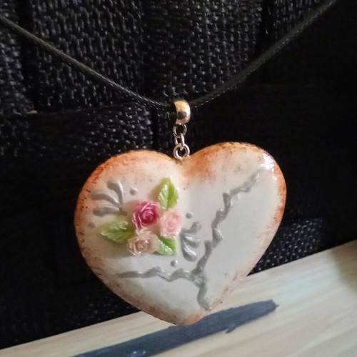 Handmade heart necklace new with painted roses