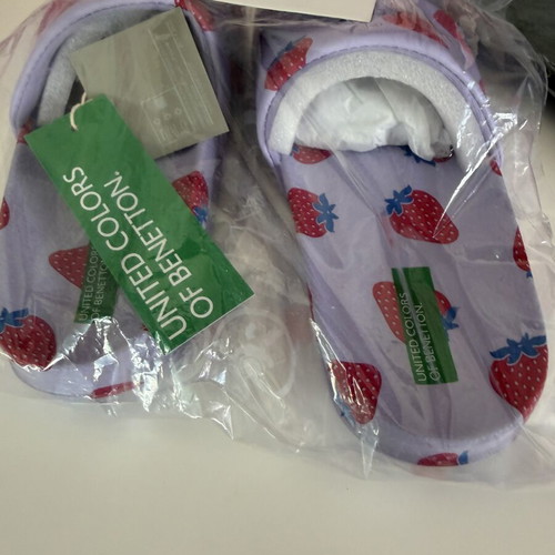 Benetton slippers size 32 new purple with strawberries
