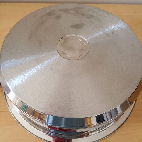TOF 32cm pot new with lid