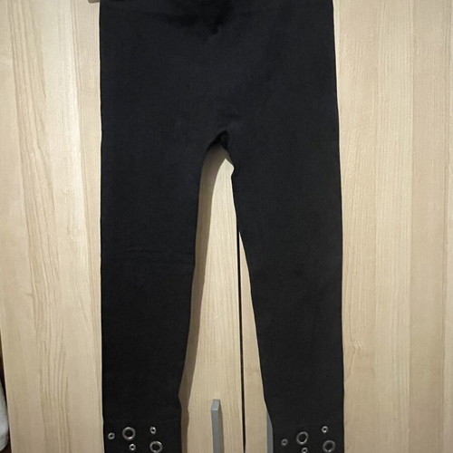 Black leggings with eyelets at the hem, capri design, new