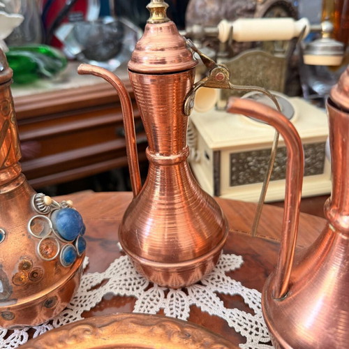 City decorative copper items used, set with 3 jugs and 1 plate