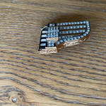 Brooch with semi-precious stones piano-shaped new, white and gold