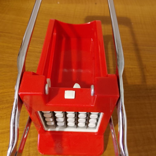 Manual potato and vegetable cutter like new