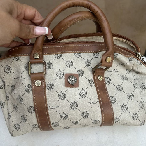 Thiros leather handbag, white beige