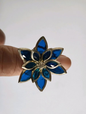 Blue ring flower, openable, like new, silver color
