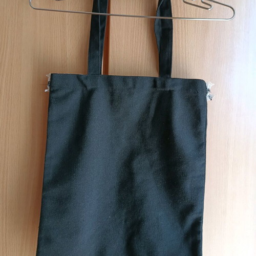 Tote bag χειροποίητη, 37x32, δαντέλα και charms, μαύρο ώμου