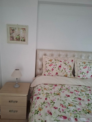Handmade quilt set and 2 pillowcases like new with floral pattern
