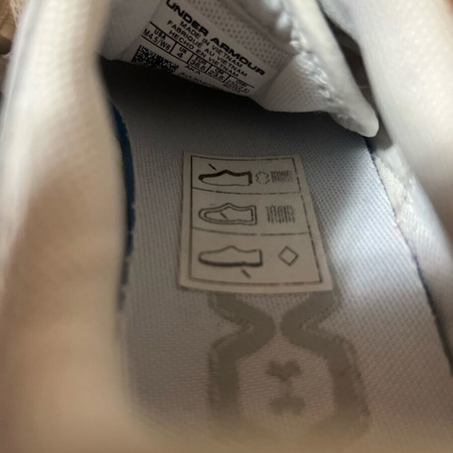 Under Armour sneakers like new, size 36.5, white