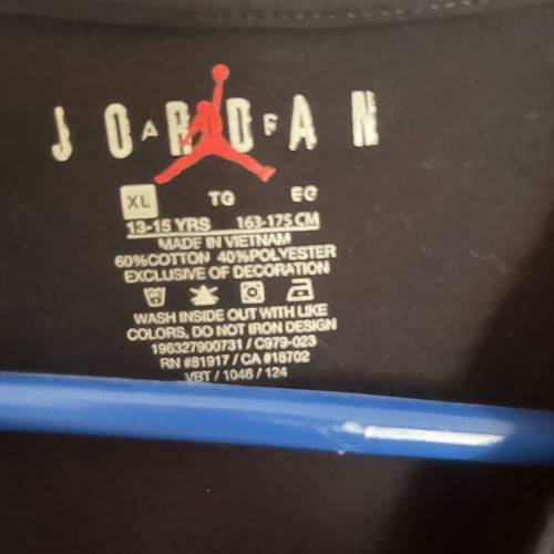 Jordan T-shirt XL for boys 13-15 like new, black