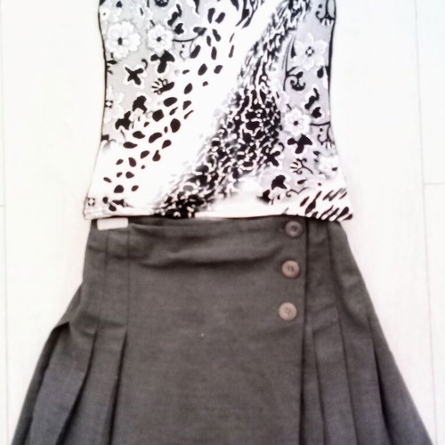 Set blouse and skirt S/M like new, white and gray with gift bracelet