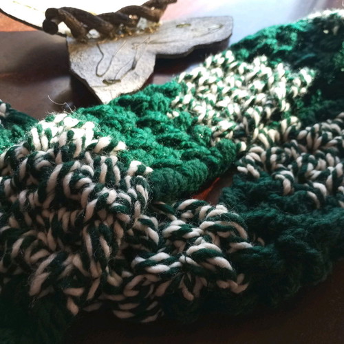 Handmade knitted scarf green new, extra warm