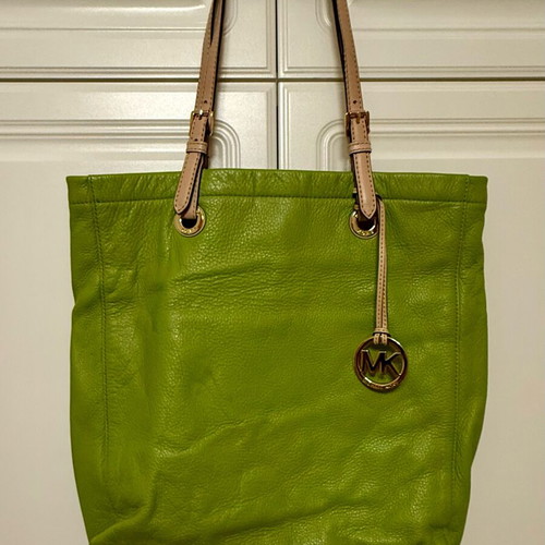 Michael Kors large leather tote bag like new, lime green with beige straps