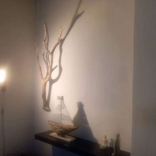 Deadwood decorative wood refurbished with satin varnish