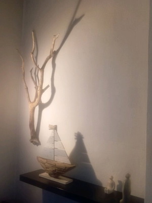 Deadwood decorative wood refurbished with satin varnish