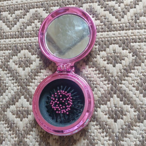 Small mirror with comb used