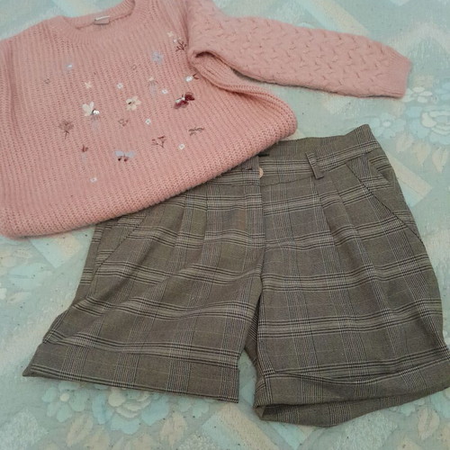 Shorts like new with free blouse