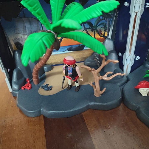 Playmobil pirate island suitcase like new