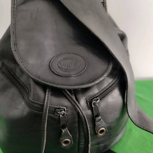 Leather shoulder bag black like new, large capacity