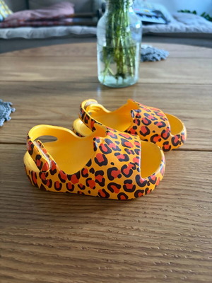 Mini Melissa kids clogs like new, yellow leopard print