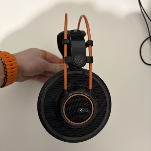 AKG K712 Pro headphones like new, wired