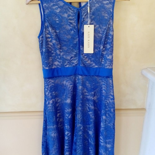 Women's lace dress new, size medium, blue