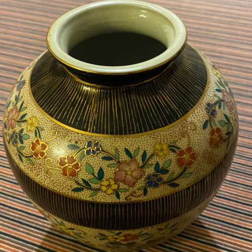Decorative vase hand-painted like new