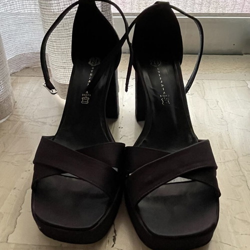Stefania black satin heels like new, size 38