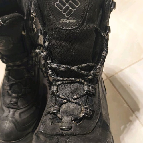 Columbia men's black boot used with silver details