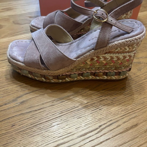 Alma en Pena Lilac Suede Platform Sandals Size 37 Like New