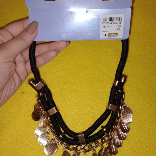 Claire's necklace new with metal details