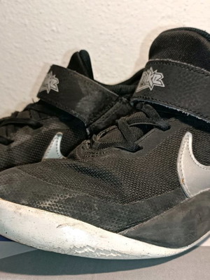 Nike Team Hustle D 10 Flyease (PS) μεταχειρισμένα παιδικά παπούτσια νούμερο 35 μαύρα
