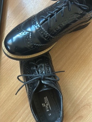 Women's black shoes size 41 with flat sole like new