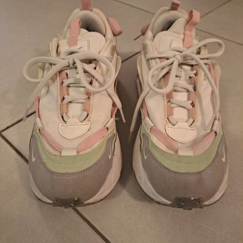 Nike Air Max Furyosa women's sneakers multicolor like new