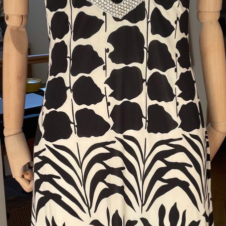 Carlo Pignatelli coctail dress new with handmade details and crystals, size 40
