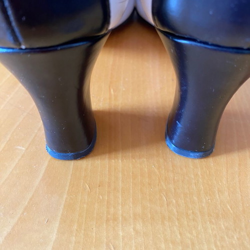 Charis Kazakos leather pumps used, white blue, size 40