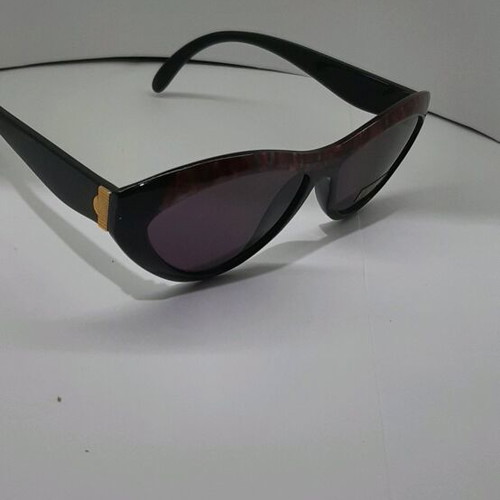 Solmar sunglasses like new, black frame with burgundy and gold details