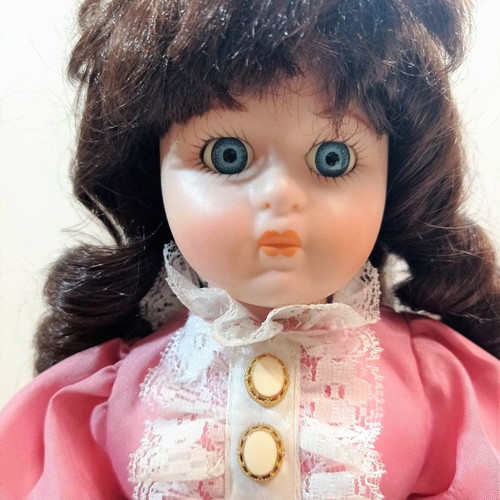 Vintage porcelain decorative doll The Heritage Mint collection like new