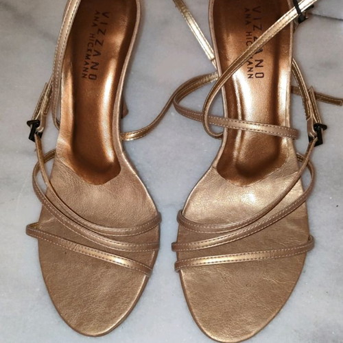 Beige sandals with gold detail on heel used, size 38
