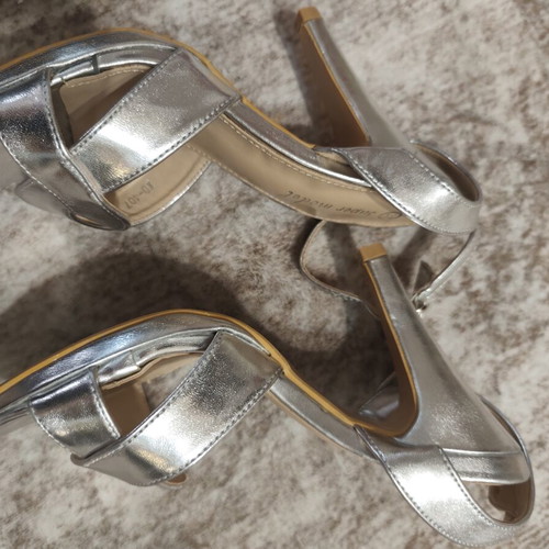 Silver Heeled Sandals size 37 new with metallic shine