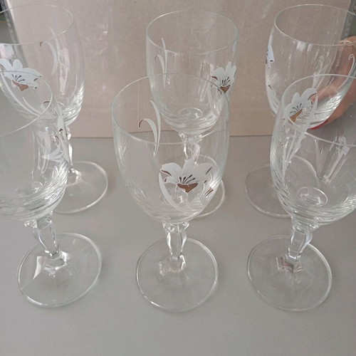 Bohemia crystal wine glasses set of 6 like new