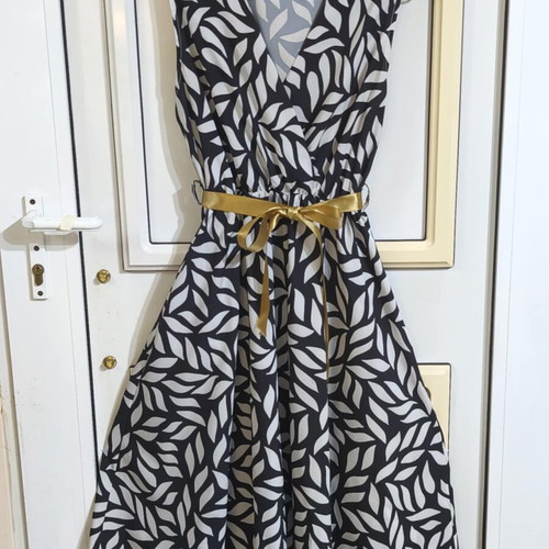 Wrap dress black and white with pockets like new, S/M/L