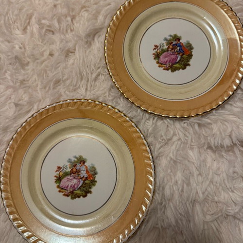Vintage plates like new with romantic marquise design