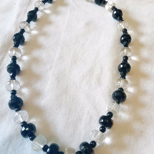 Necklace with beads in black and transparent colors like new