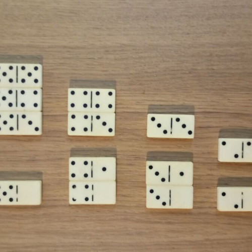 Spare pieces from Doureios "Domino" board game used