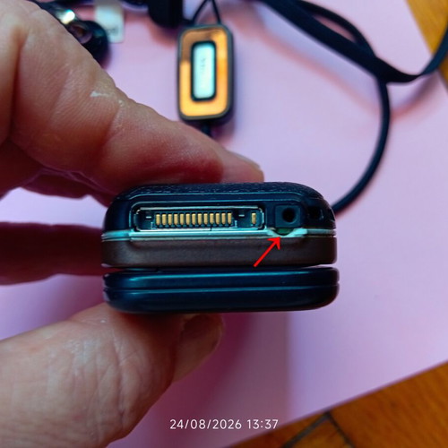 Nokia 7373 flip phone L'Amour Collection with original headphones