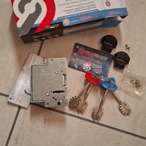 Securemme armored door lock right used like new with combination kit