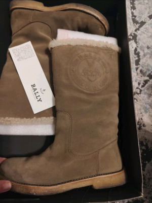 Bally boots 38 with fur like new, beige
