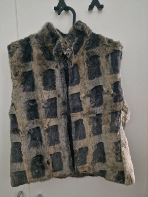 Sleeveless fur vest like new, gray and brown, size S